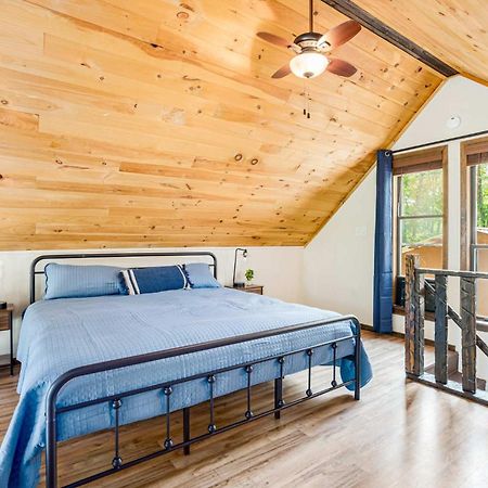Quaint Loft Cabin W Hot Tub, Firepit, Deck & Grill Hedgesville Dış mekan fotoğraf