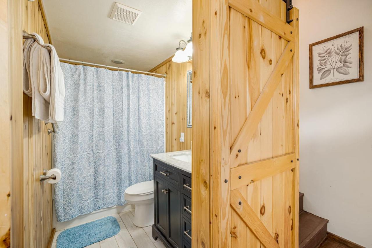 Quaint Loft Cabin W Hot Tub, Firepit, Deck & Grill Hedgesville Dış mekan fotoğraf