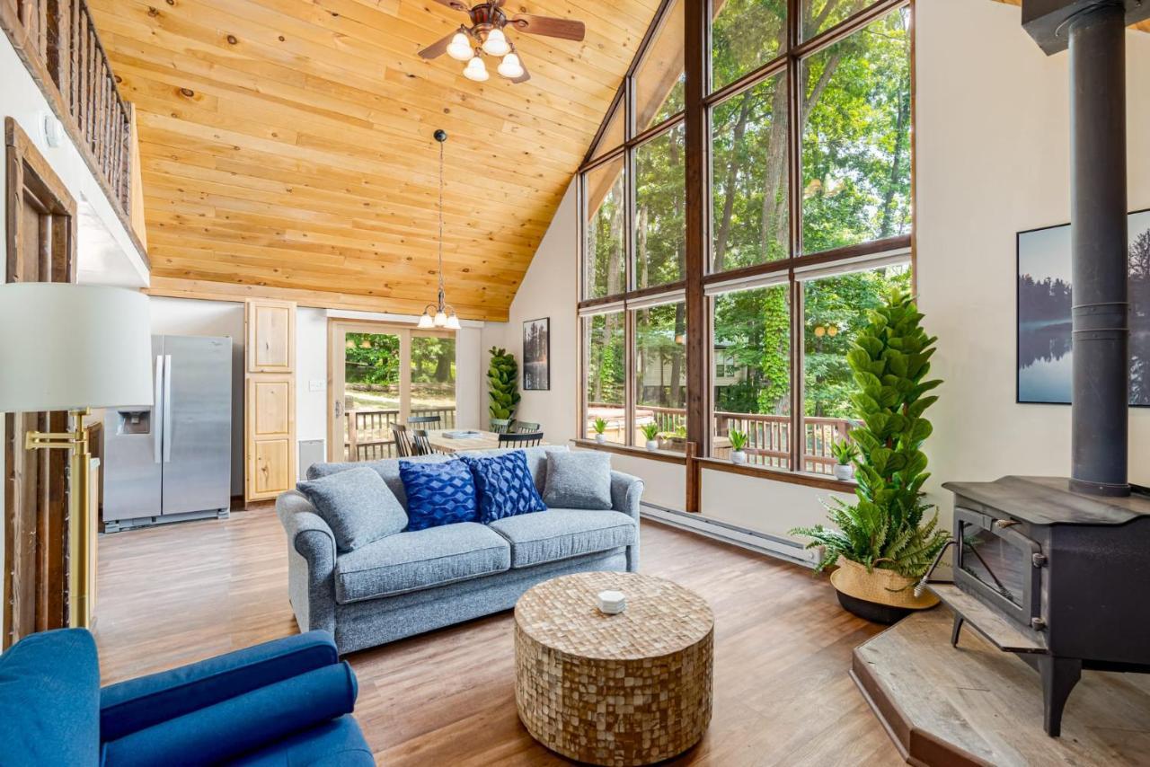 Quaint Loft Cabin W Hot Tub, Firepit, Deck & Grill Hedgesville Dış mekan fotoğraf