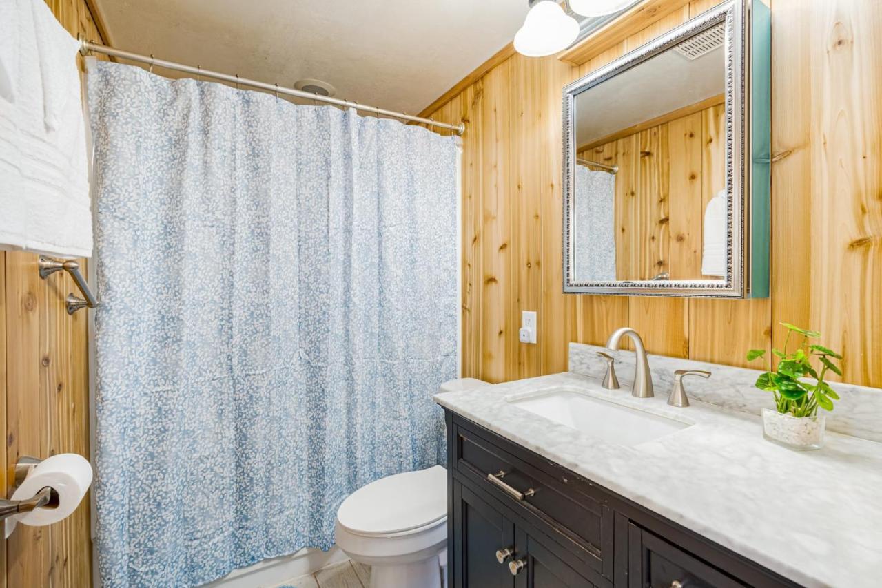 Quaint Loft Cabin W Hot Tub, Firepit, Deck & Grill Hedgesville Dış mekan fotoğraf