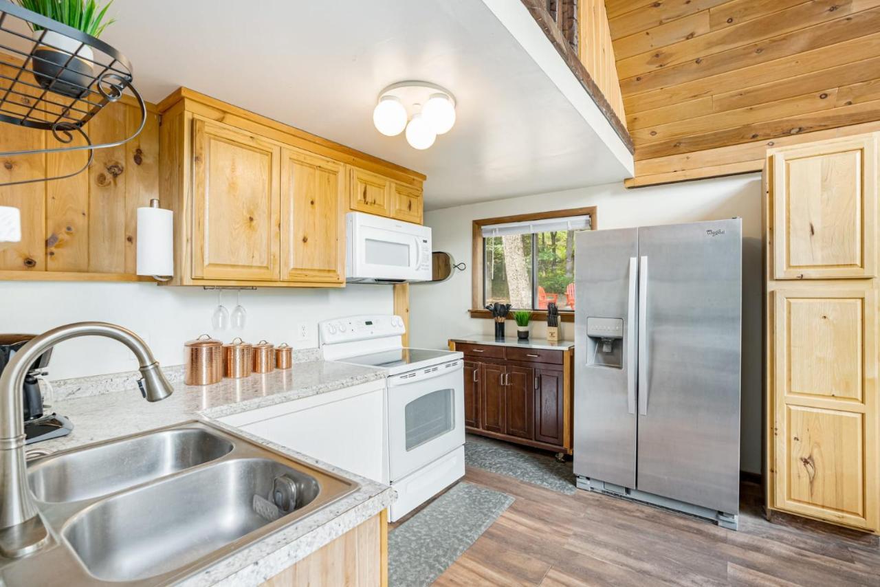 Quaint Loft Cabin W Hot Tub, Firepit, Deck & Grill Hedgesville Dış mekan fotoğraf