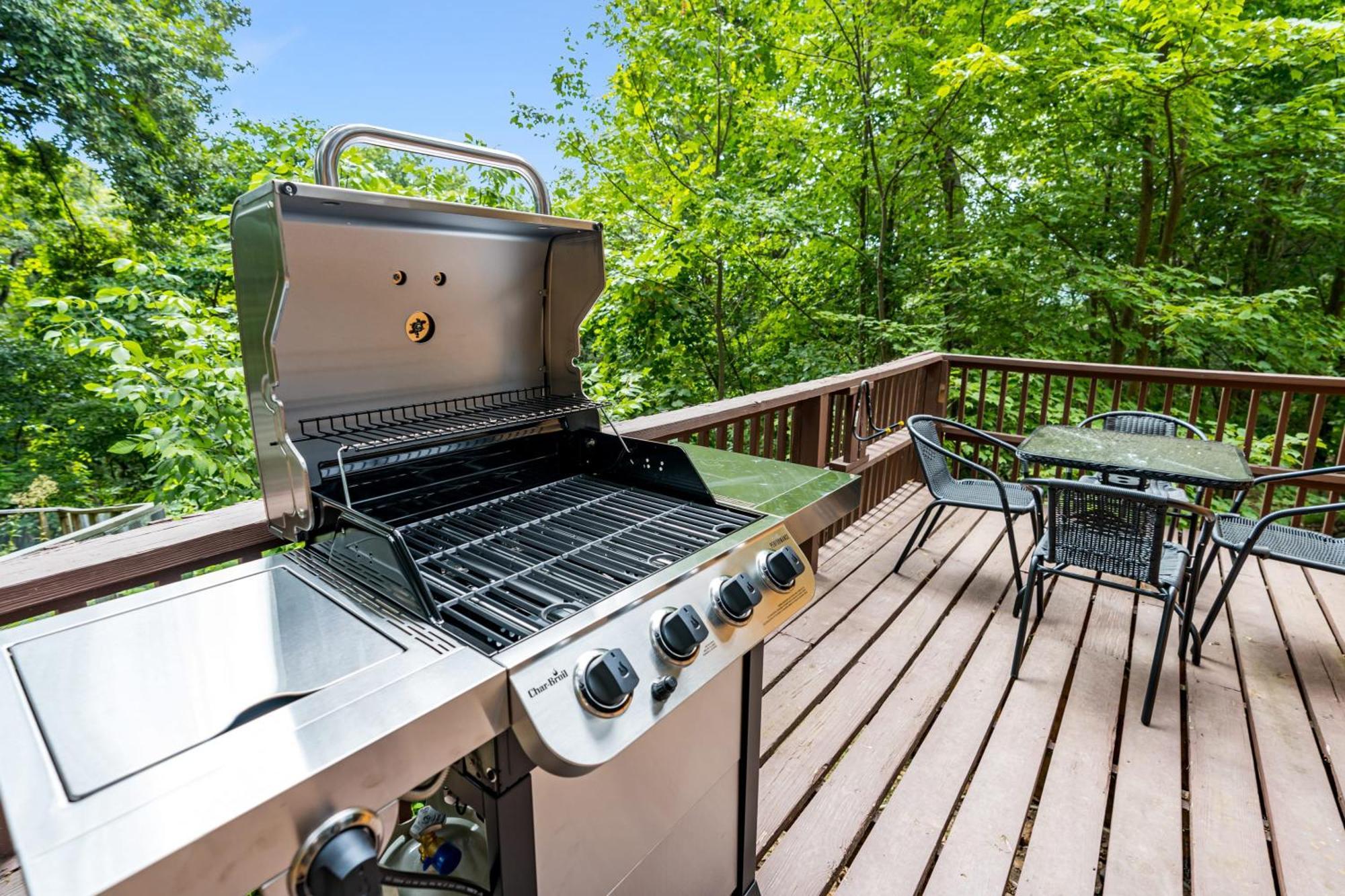 Quaint Loft Cabin W Hot Tub, Firepit, Deck & Grill Hedgesville Dış mekan fotoğraf