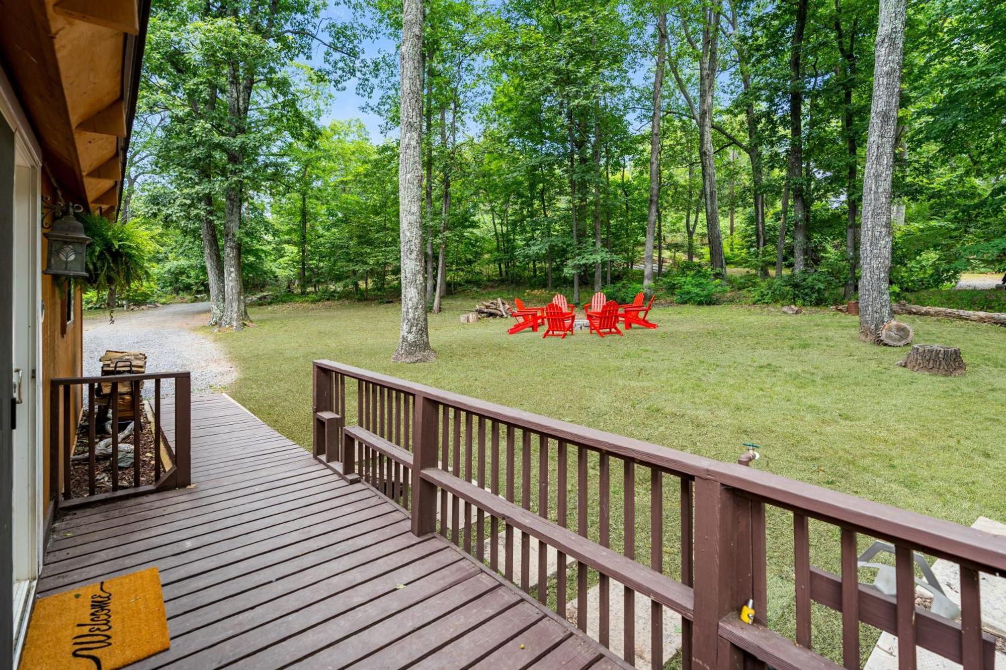 Quaint Loft Cabin W Hot Tub, Firepit, Deck & Grill Hedgesville Dış mekan fotoğraf