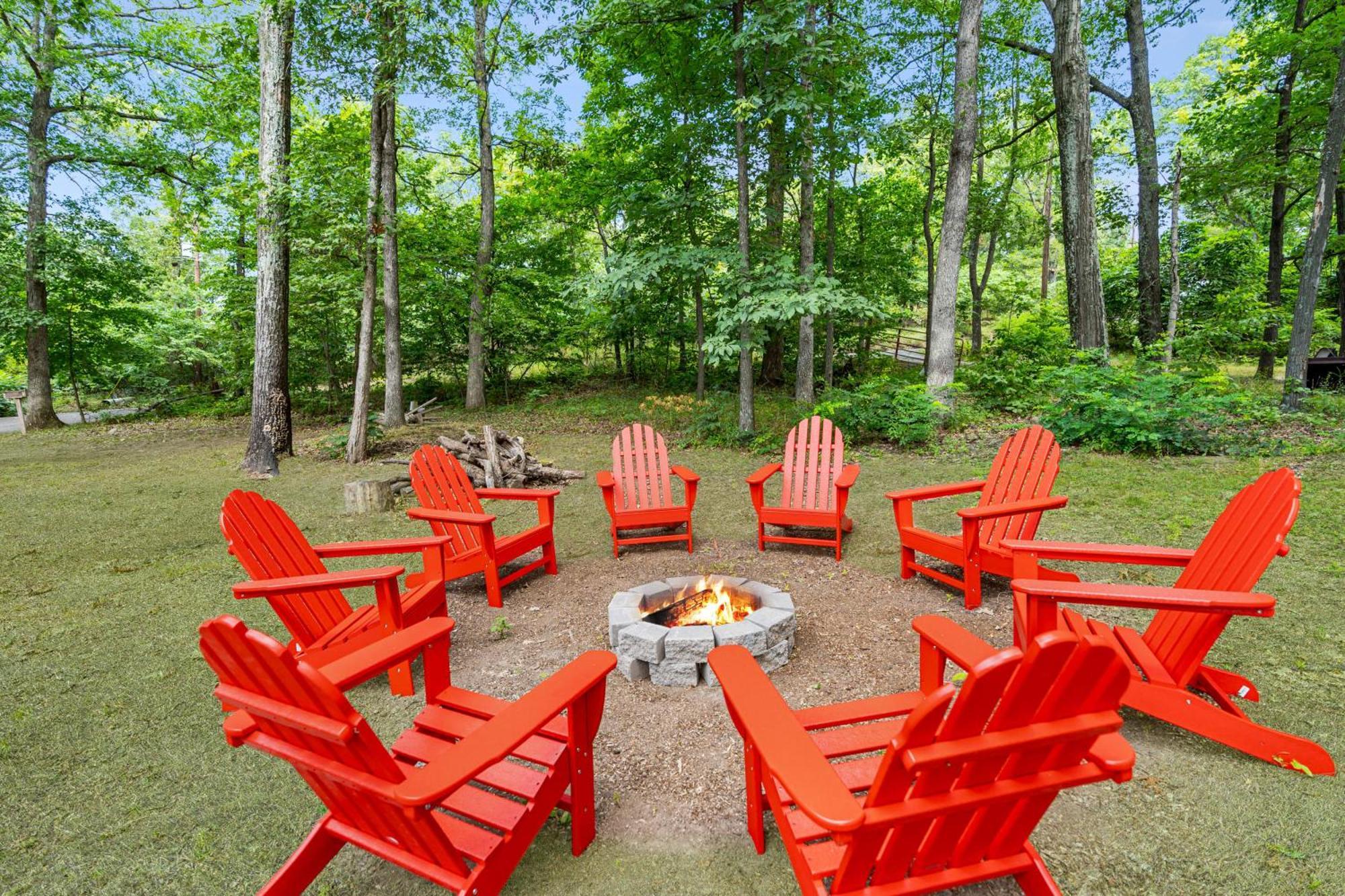 Quaint Loft Cabin W Hot Tub, Firepit, Deck & Grill Hedgesville Dış mekan fotoğraf